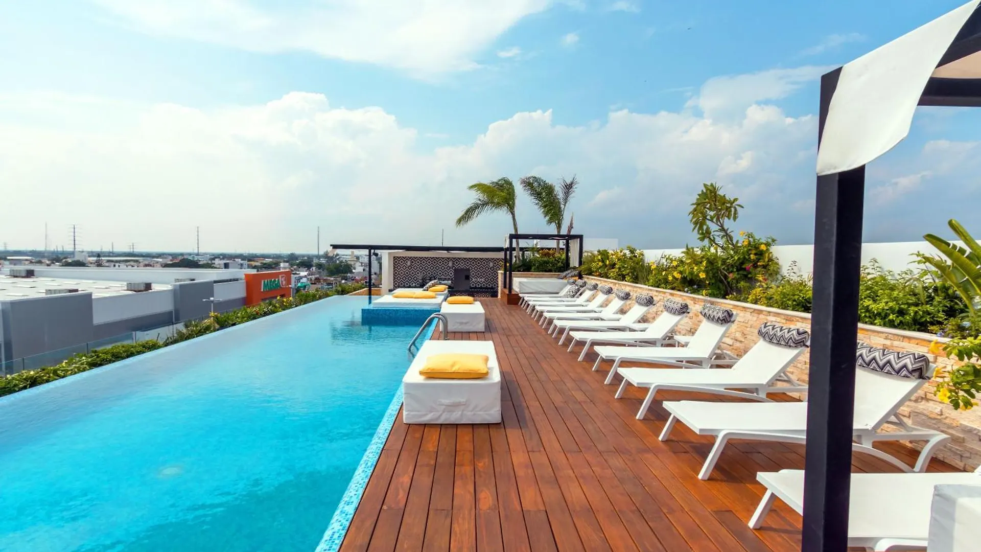 Luxury 1 Bedroom Condo - 2 Pools & Gym - At The City Condos - Descanso Playa del Carmen Mexico