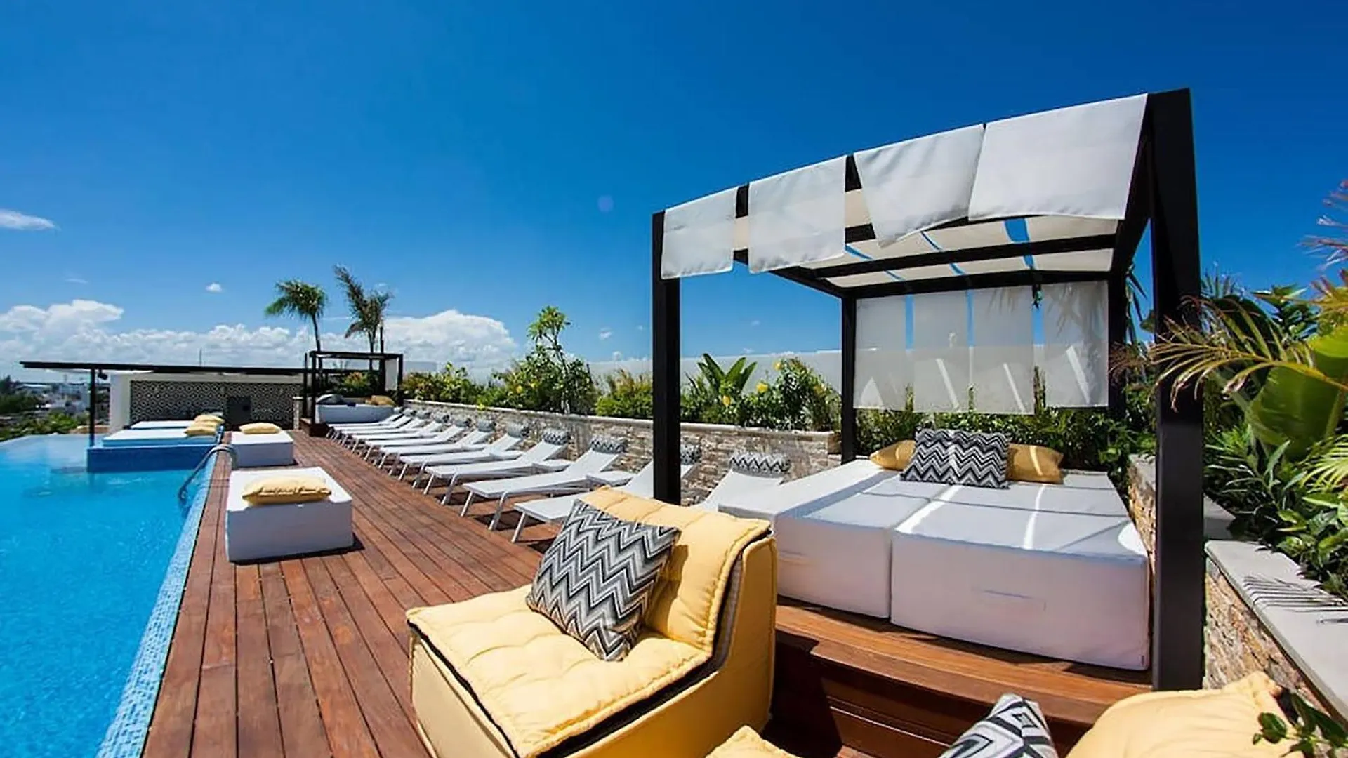 Apartment Luxury 1 Bedroom Condo - 2 Pools & Gym - At The City Condos - Descanso Playa del Carmen Mexico
