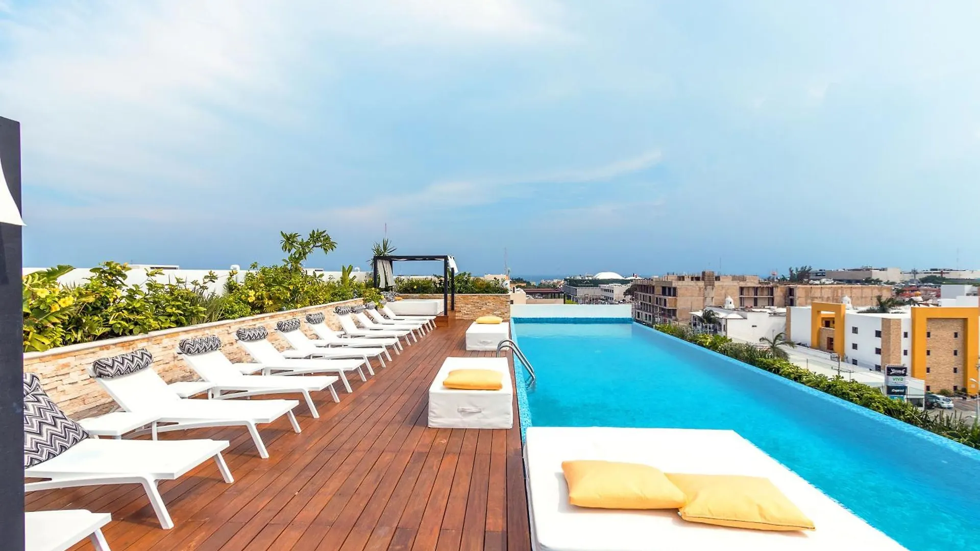 Luxury 1 Bedroom Condo - 2 Pools & Gym - At The City Condos - Descanso Playa del Carmen